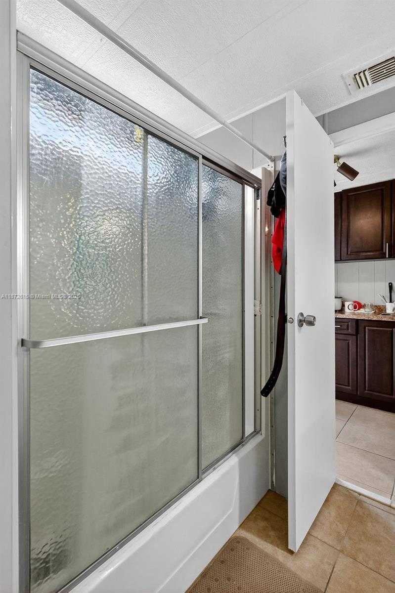 Small Image of 21831 SOUTH HERITAGE CIR, Pembroke Pines Number 29