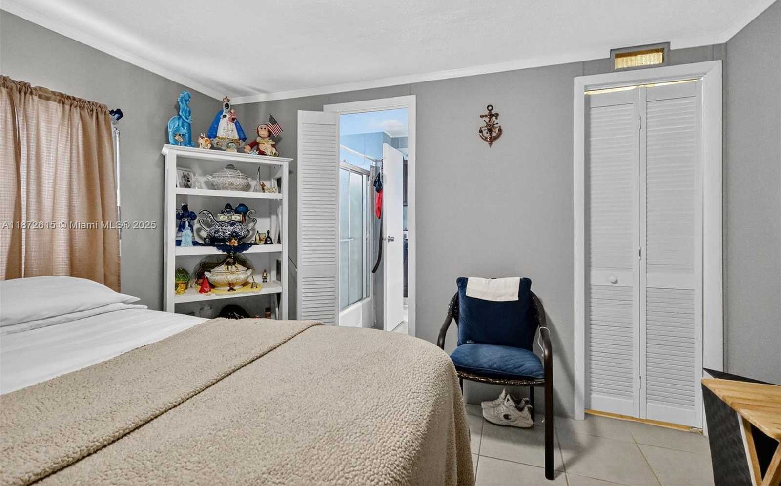 Small Image of 21831 SOUTH HERITAGE CIR, Pembroke Pines Number 32