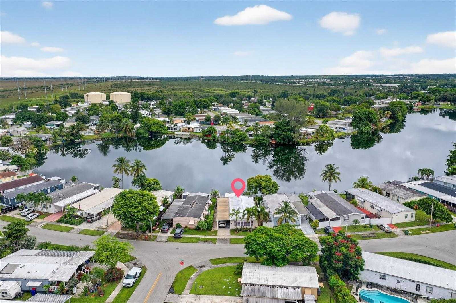 Small Image of 21831 SOUTH HERITAGE CIR, Pembroke Pines Number 36