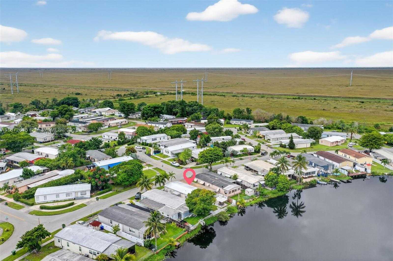Small Image of 21831 SOUTH HERITAGE CIR, Pembroke Pines Number 39