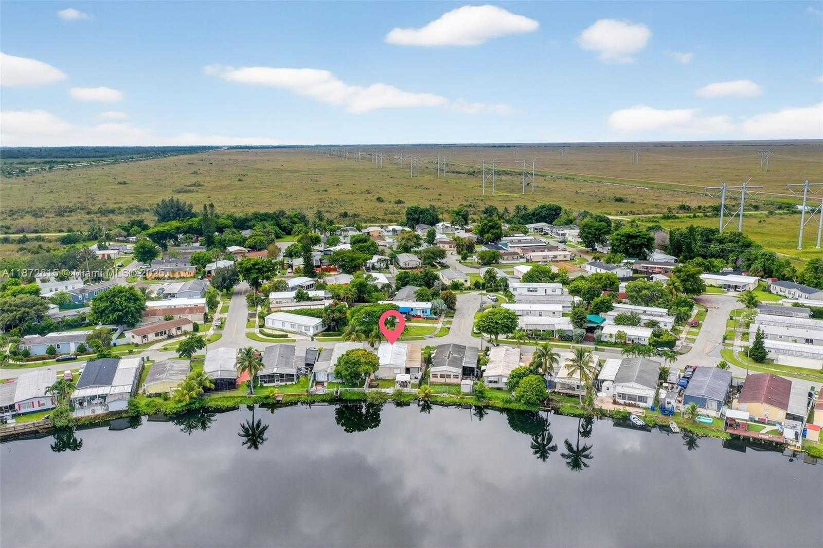 Small Image of 21831 SOUTH HERITAGE CIR, Pembroke Pines Number 41