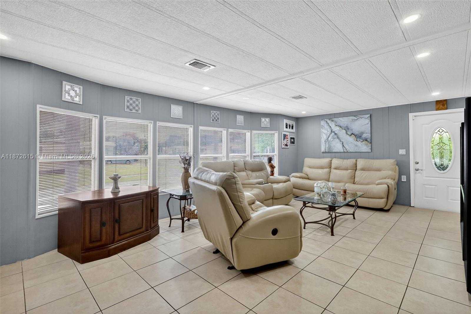 Small Image of 21831 SOUTH HERITAGE CIR, Pembroke Pines Number 6