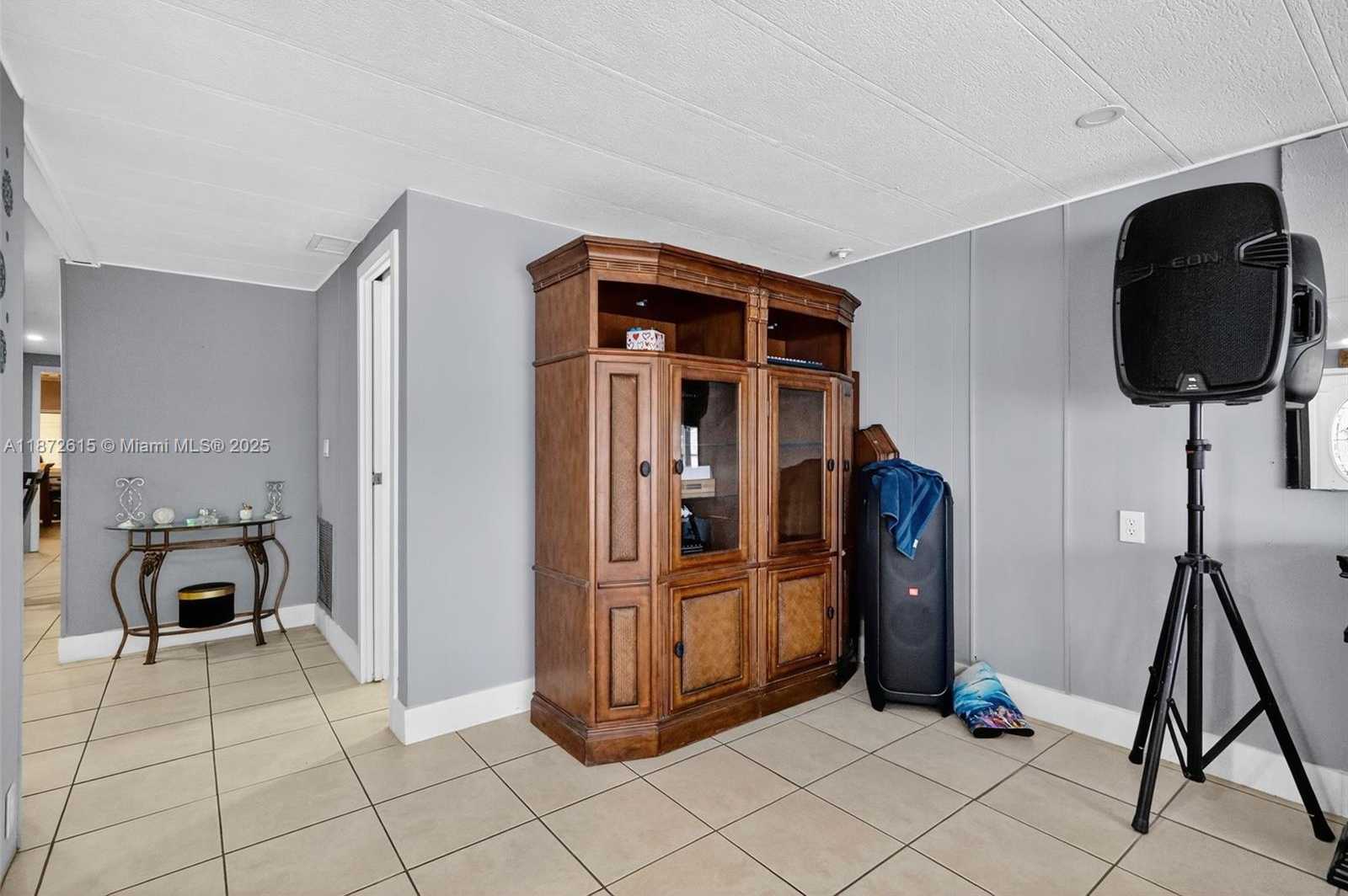 Small Image of 21831 SOUTH HERITAGE CIR, Pembroke Pines Number 7