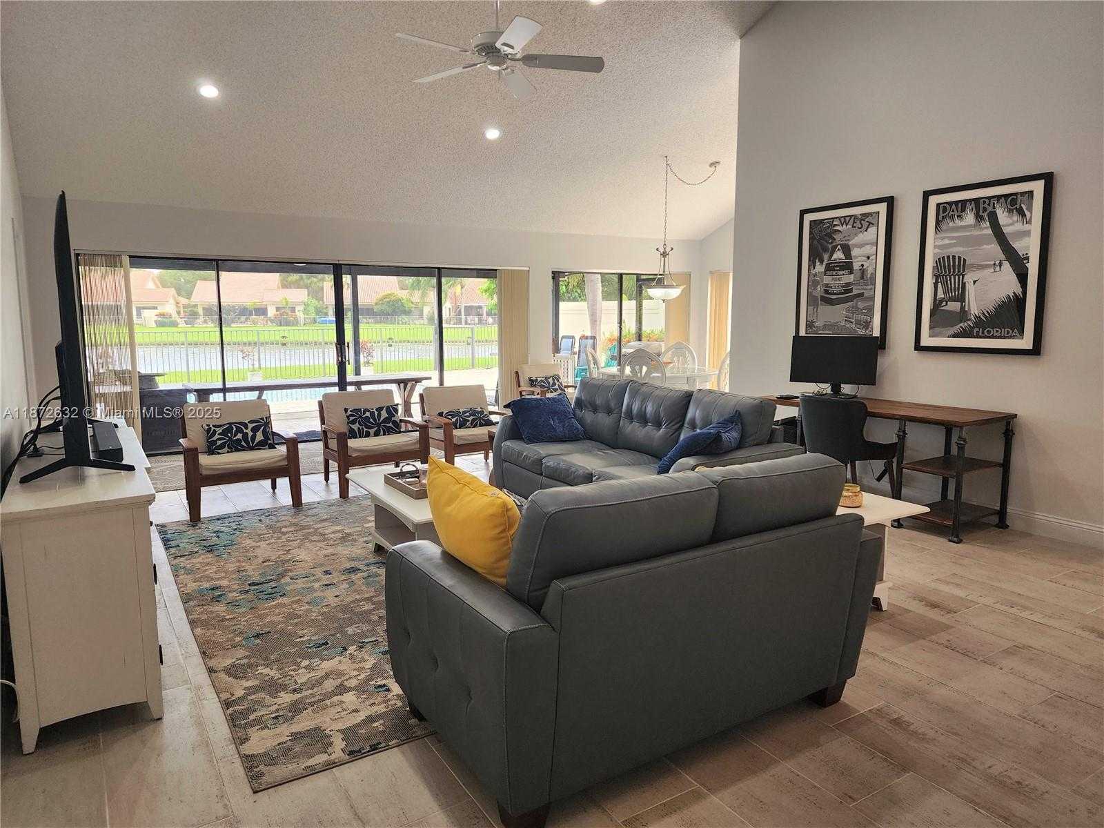 Small Image of 2820 CUYAHOGA LN, West Palm Beach Number 2
