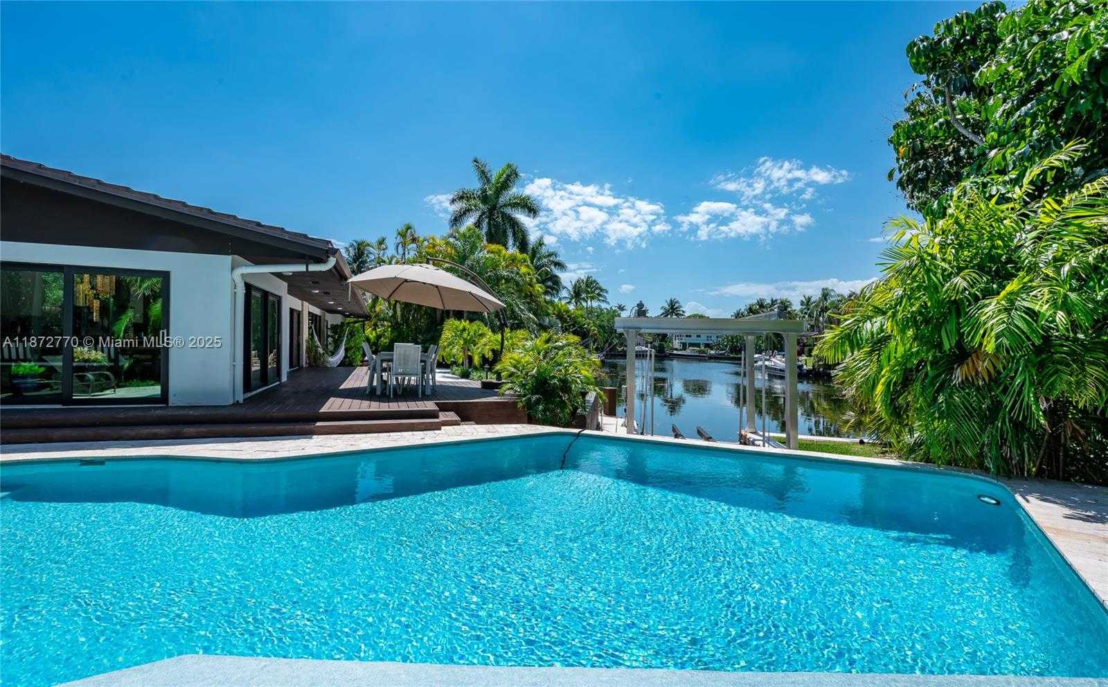 Small Image of 1240 CAMPAMENTO AVE, Coral Gables Number 13