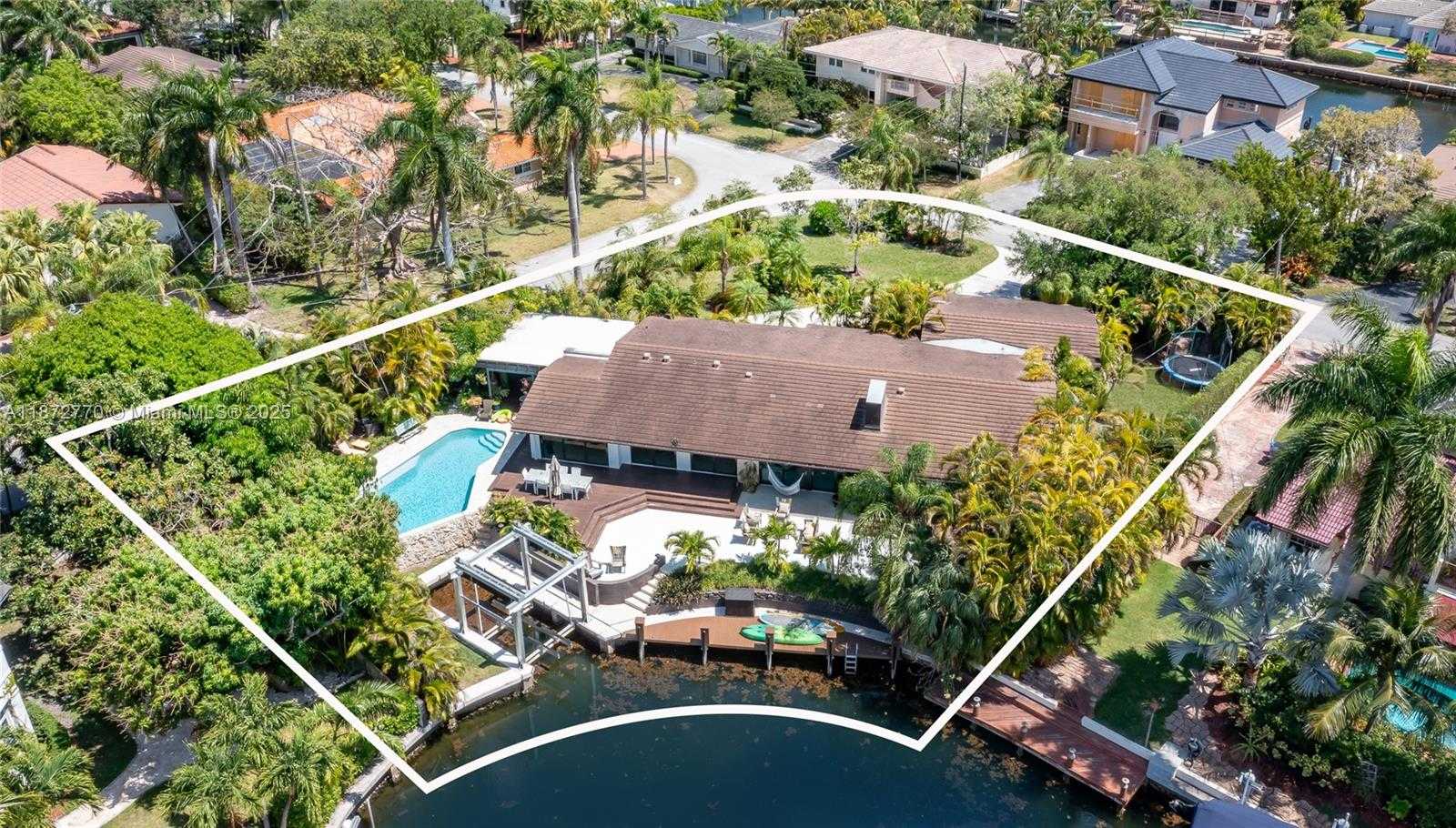 Small Image of 1240 CAMPAMENTO AVE, Coral Gables Number 3