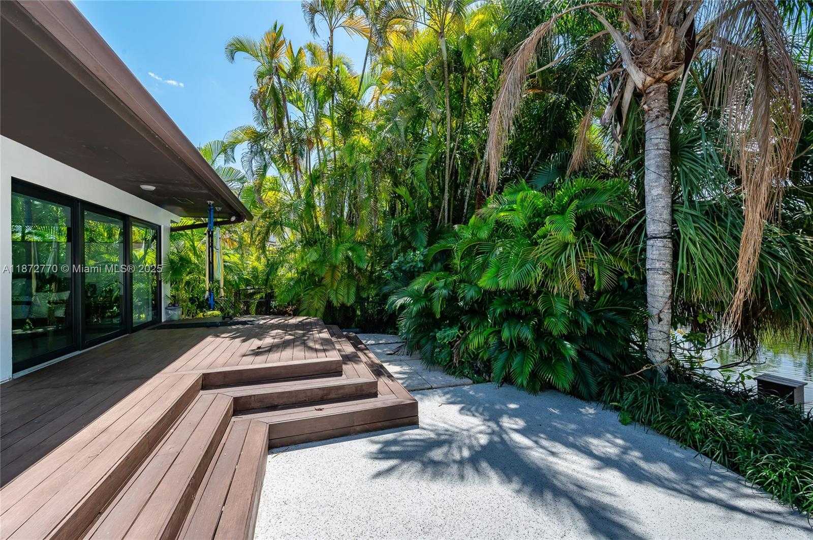 Small Image of 1240 CAMPAMENTO AVE, Coral Gables Number 37