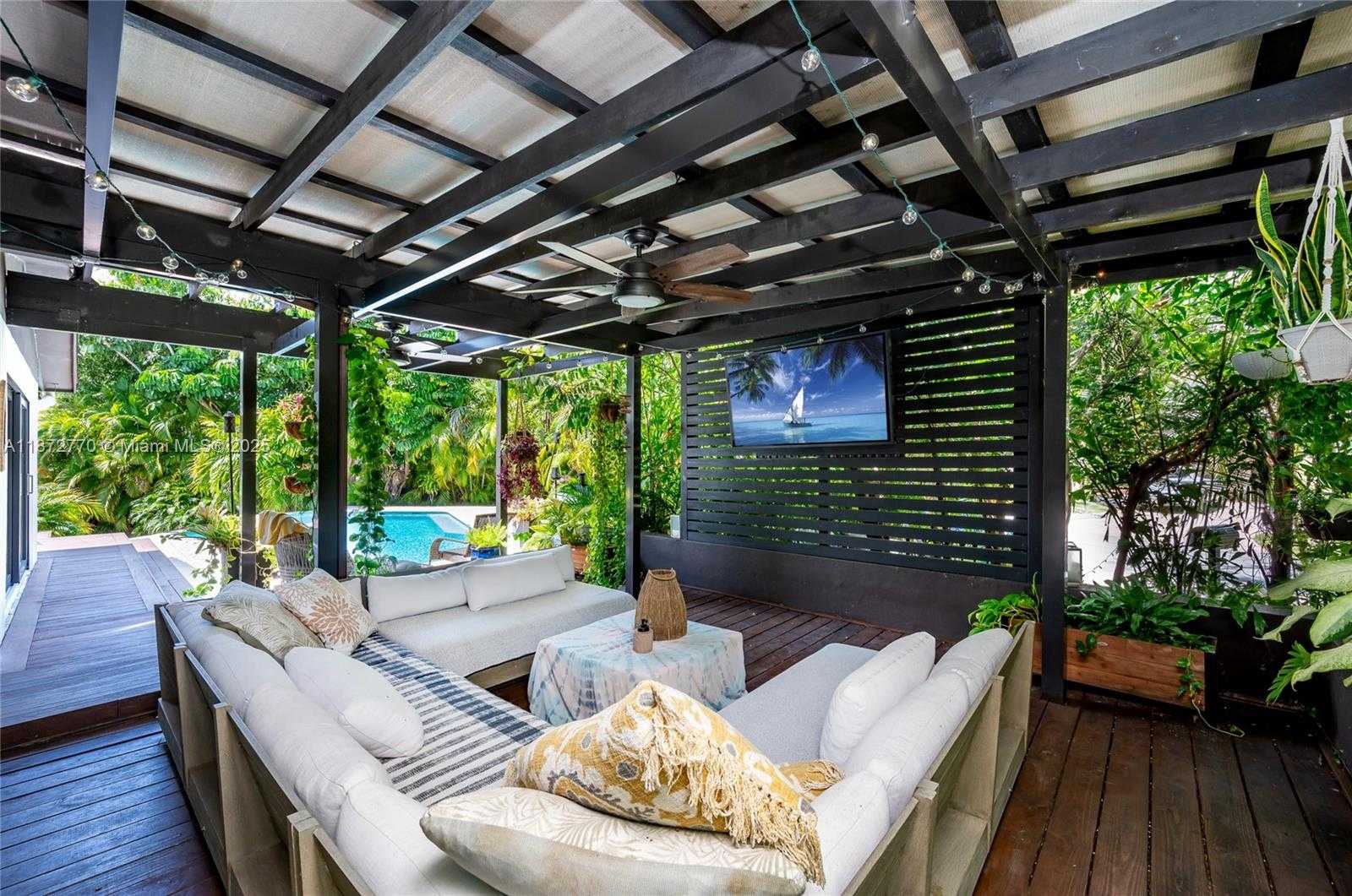 Small Image of 1240 CAMPAMENTO AVE, Coral Gables Number 39