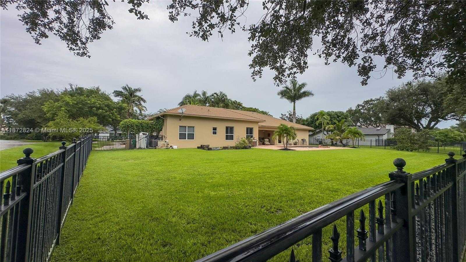 Small Image of 13040 SOUTH WEST 30TH CT, Davie Number 39