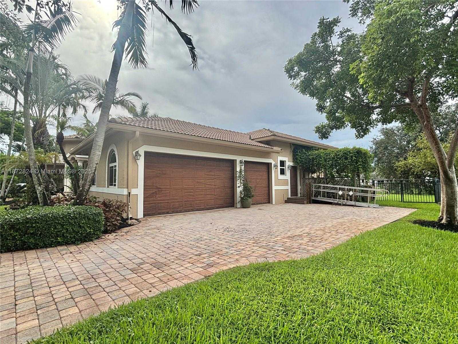 Small Image of 13040 SOUTH WEST 30TH CT, Davie Number 4