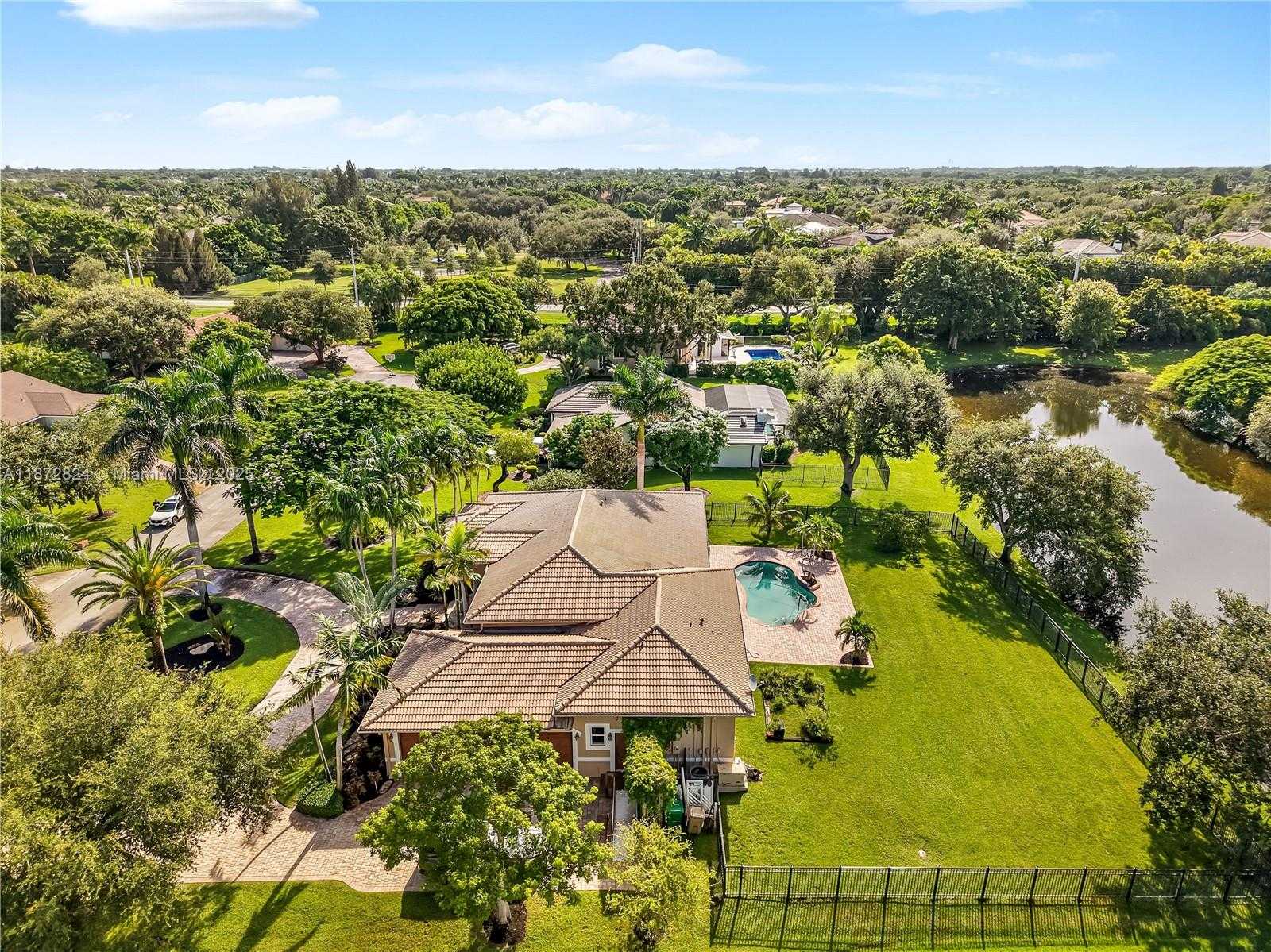 Small Image of 13040 SOUTH WEST 30TH CT, Davie Number 41