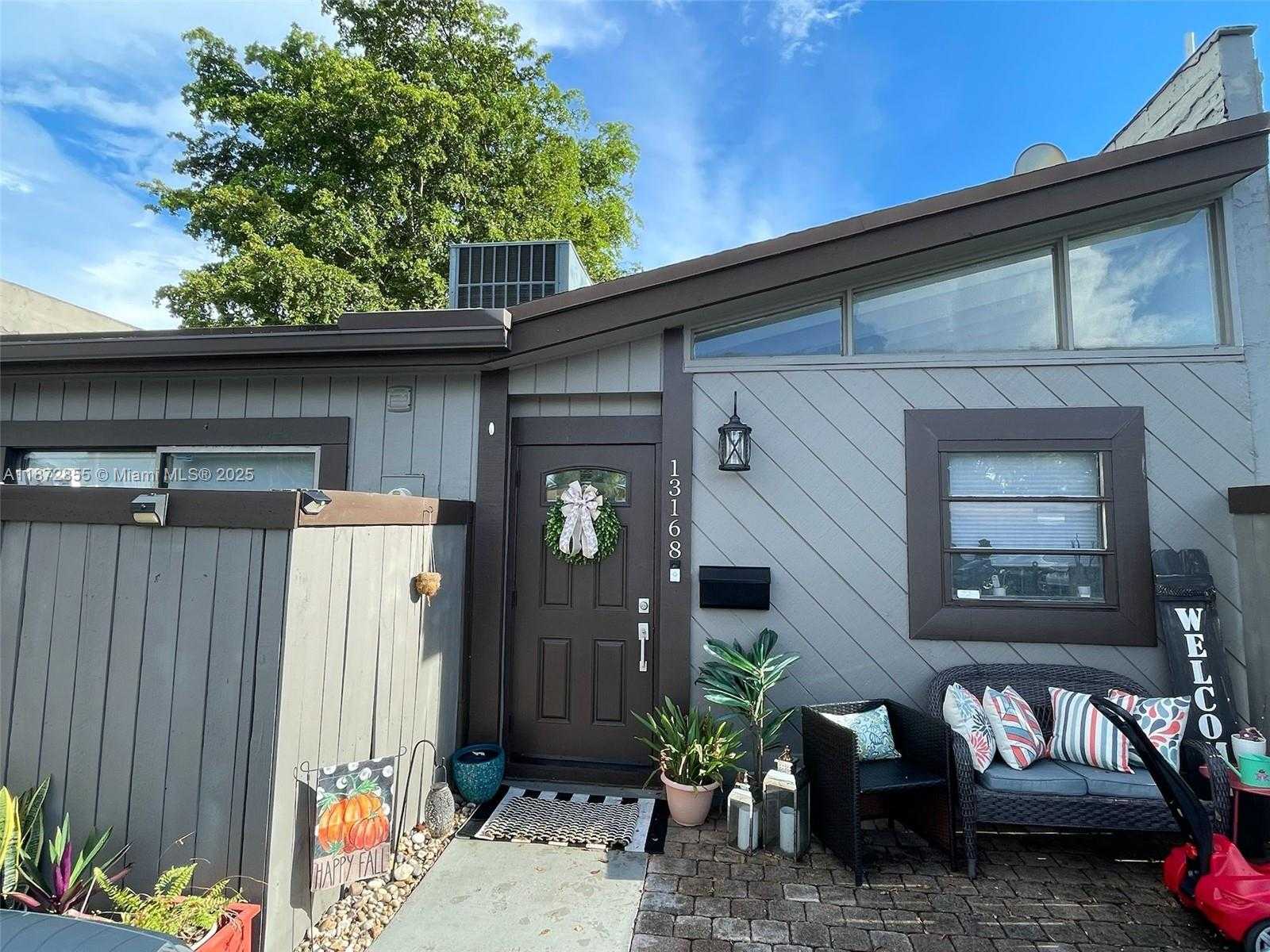 Small Image of 13168 SOUTH WEST 93RD PL, Miami Number 4