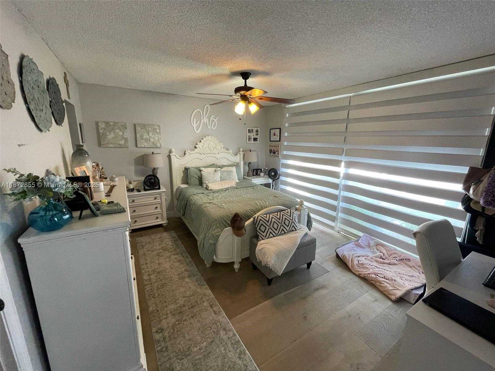Small Image of 13168 SOUTH WEST 93RD PL, Miami Number 6