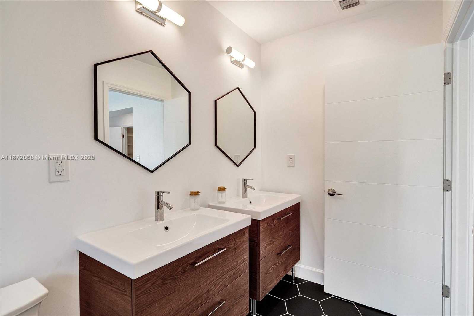Small Image of 156 NORTH WEST 90TH ST, El Portal Number 27