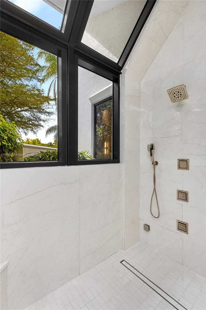 Small Image of 2965 NORTH EAST SURREY LN, Weston Number 35