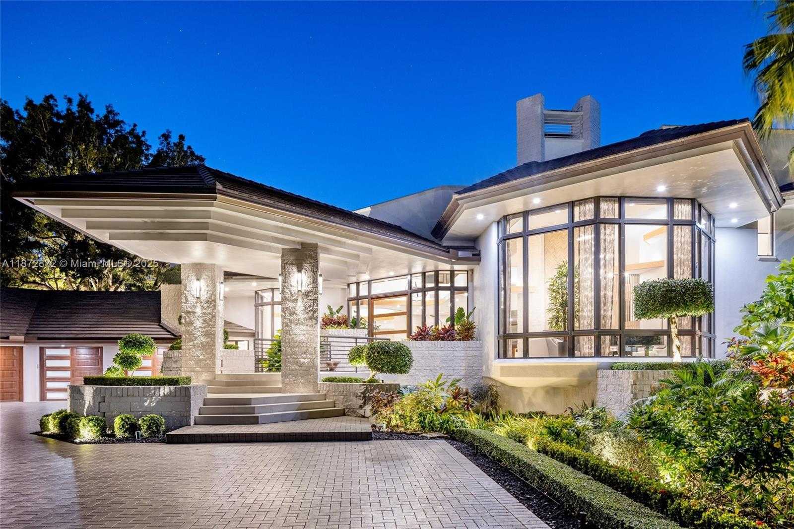 Small Image of 2965 NORTH EAST SURREY LN, Weston Number 5