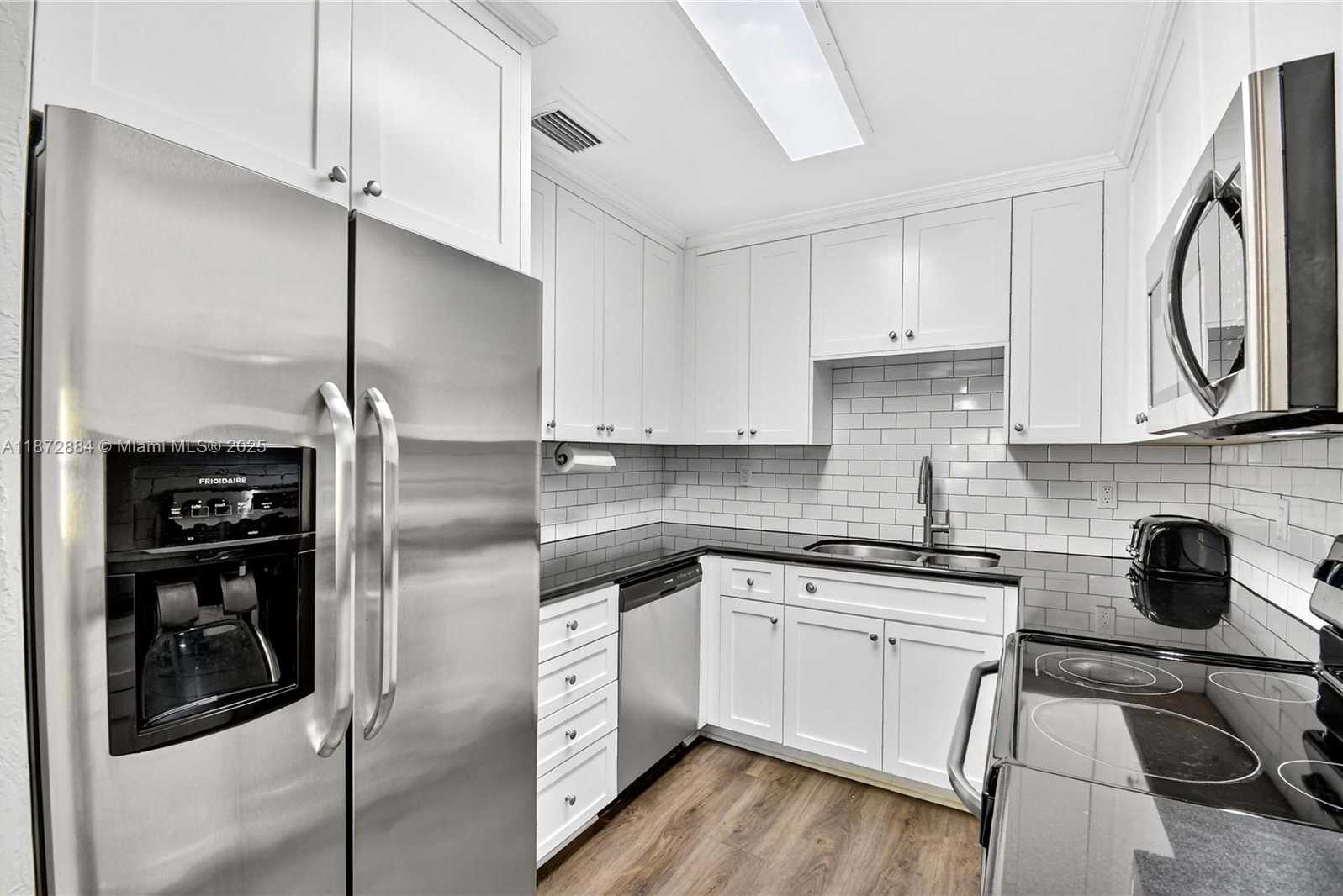 Small Image of 708 SOUTH WEST 19TH ST, Fort Lauderdale Number 16