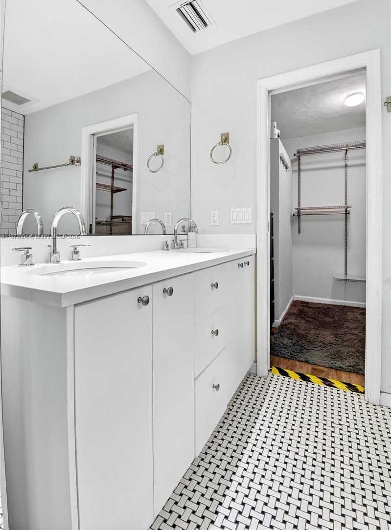 Small Image of 708 SOUTH WEST 19TH ST, Fort Lauderdale Number 32