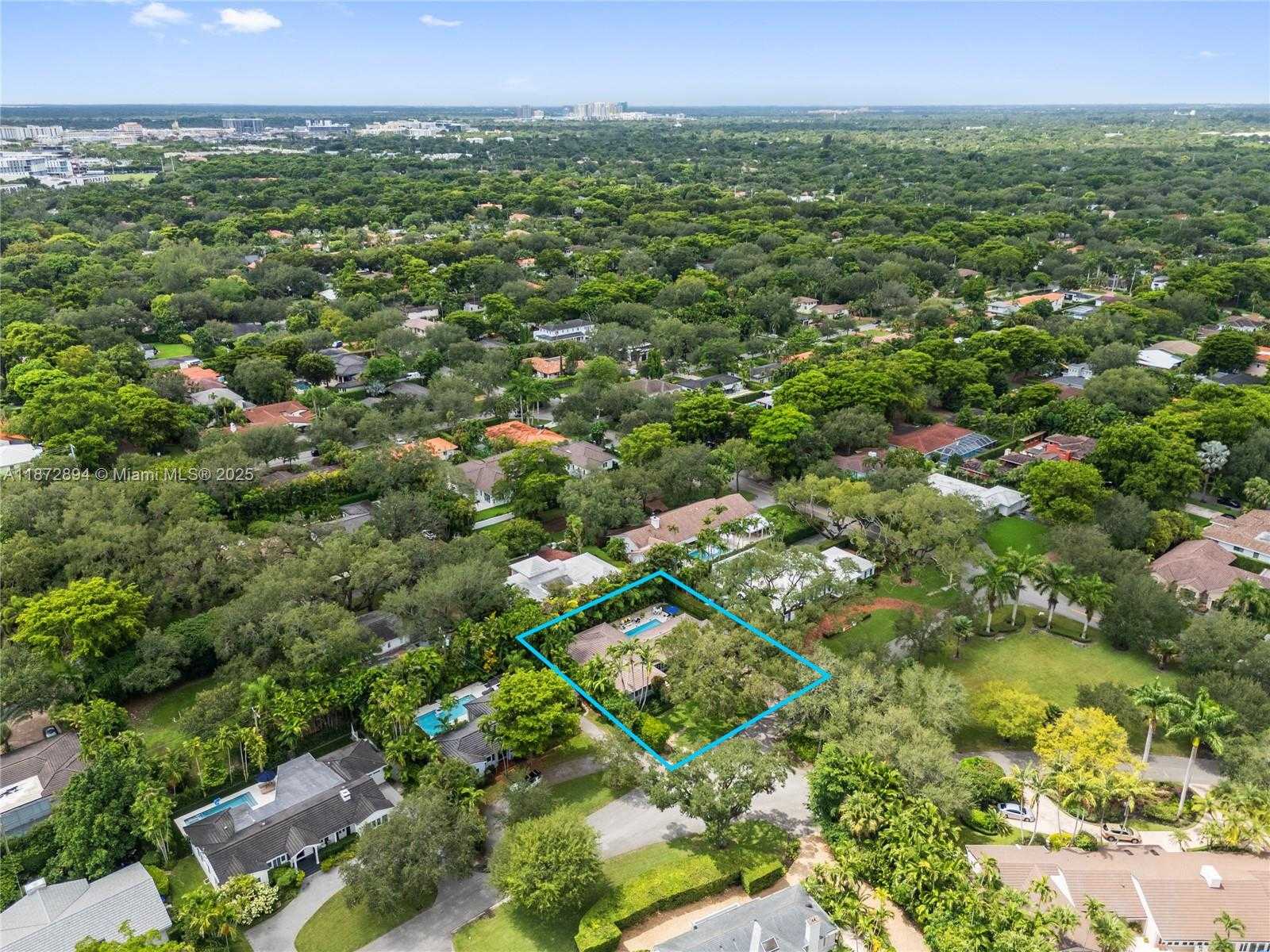 Small Image of 1360 MENDAVIA AVE, Coral Gables Number 10