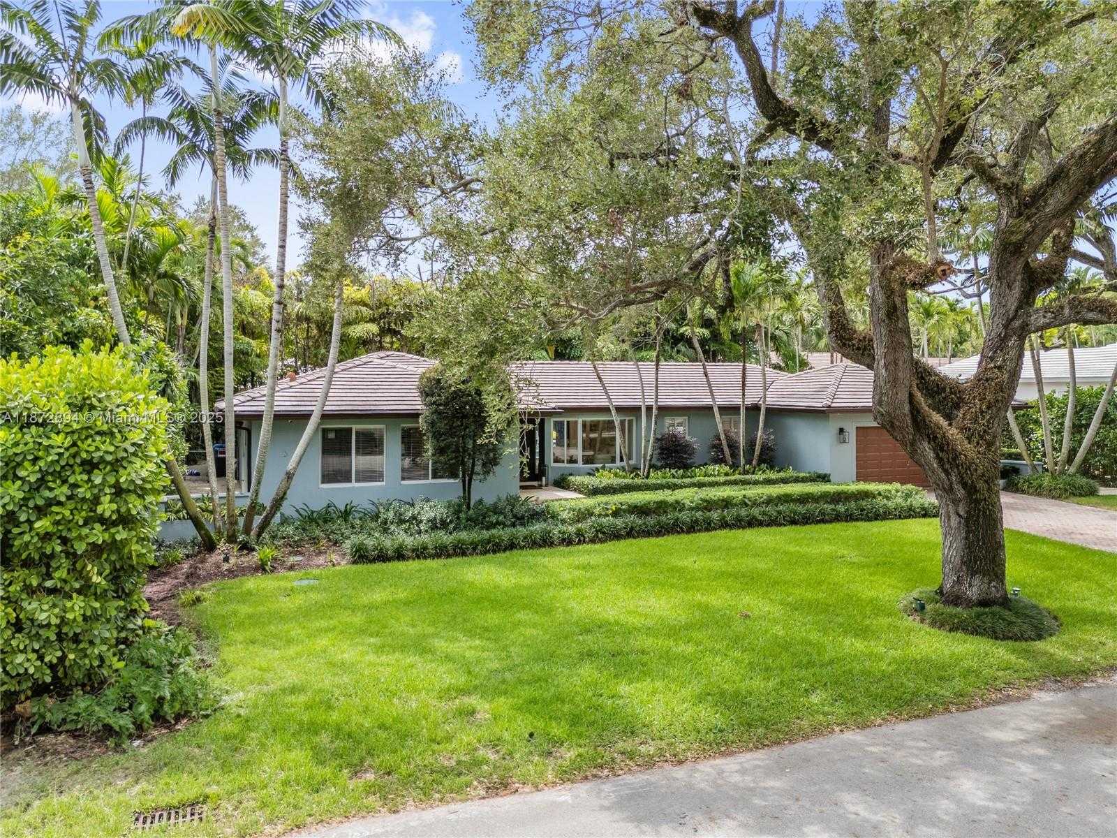 Small Image of 1360 MENDAVIA AVE, Coral Gables Number 3