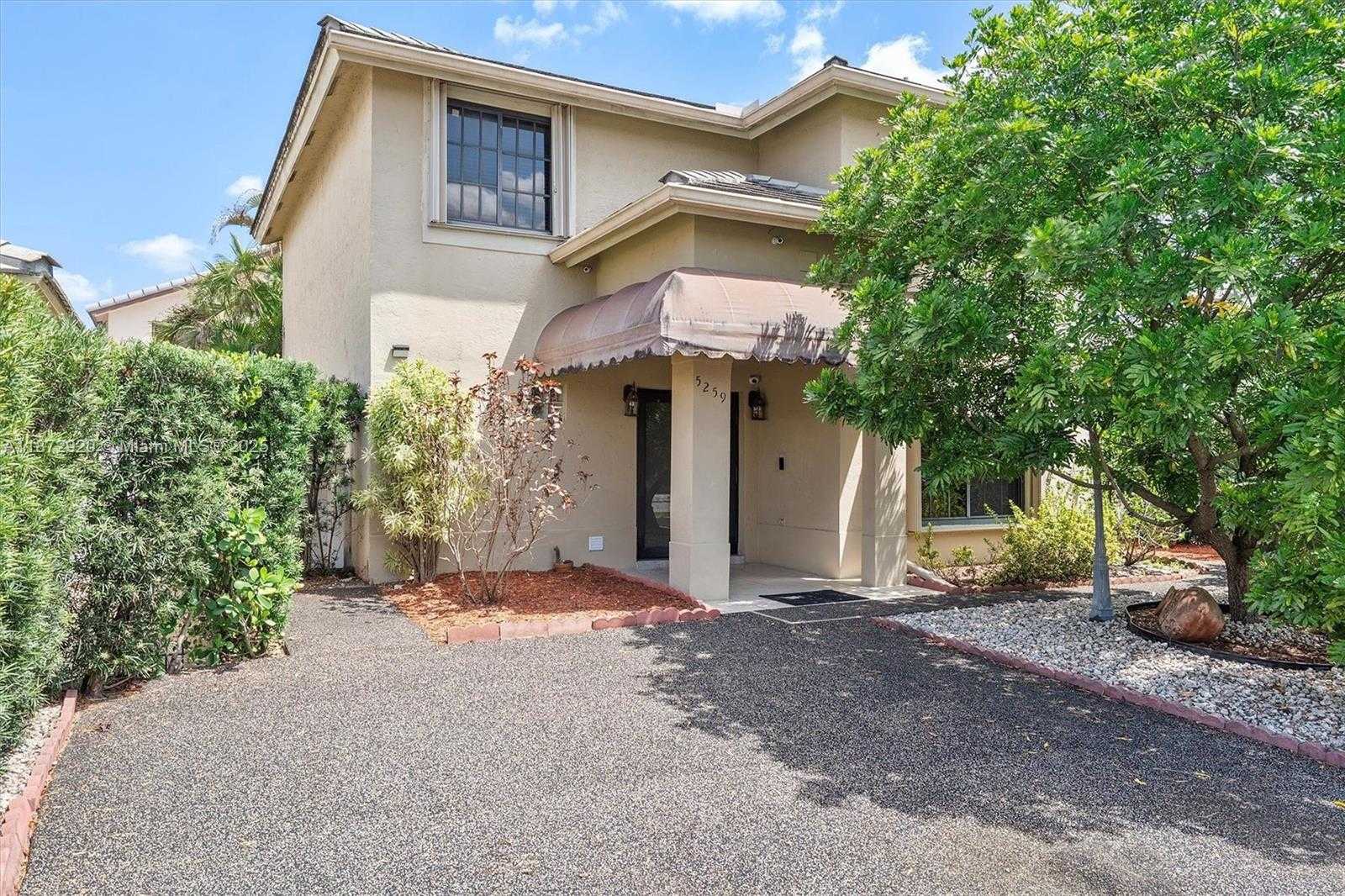 Small Image of 5259 NORTH WEST 186TH LN, Miami Gardens Number 2