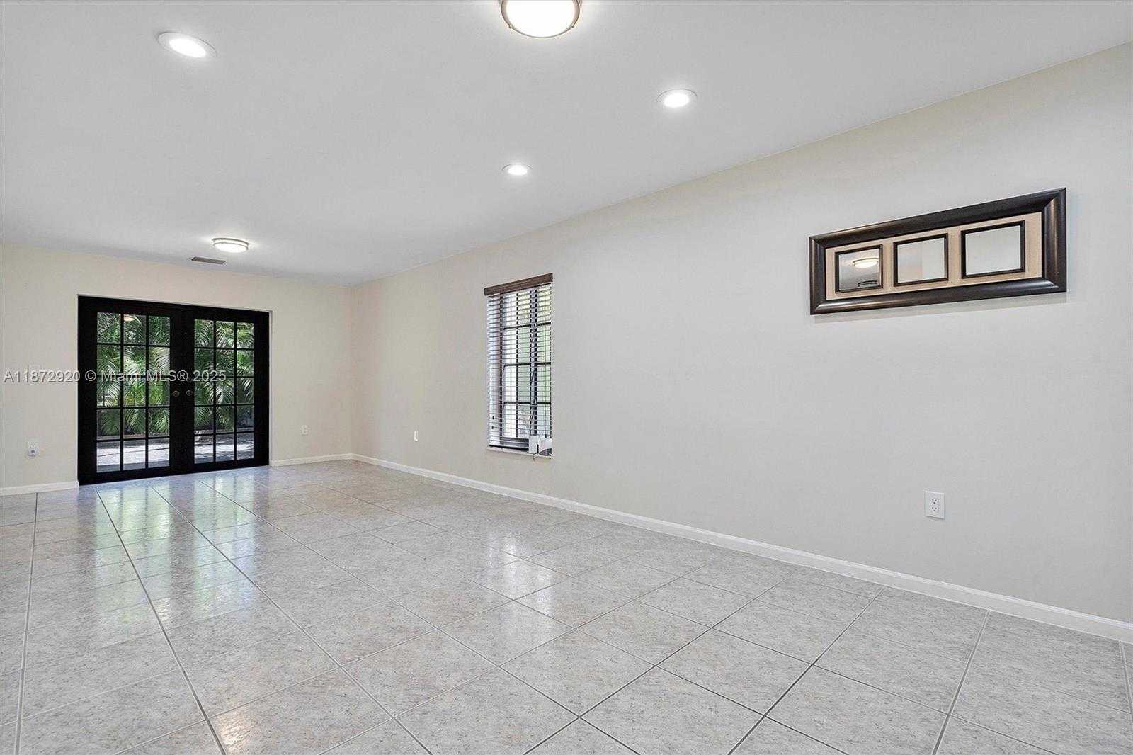 Small Image of 5259 NORTH WEST 186TH LN, Miami Gardens Number 4
