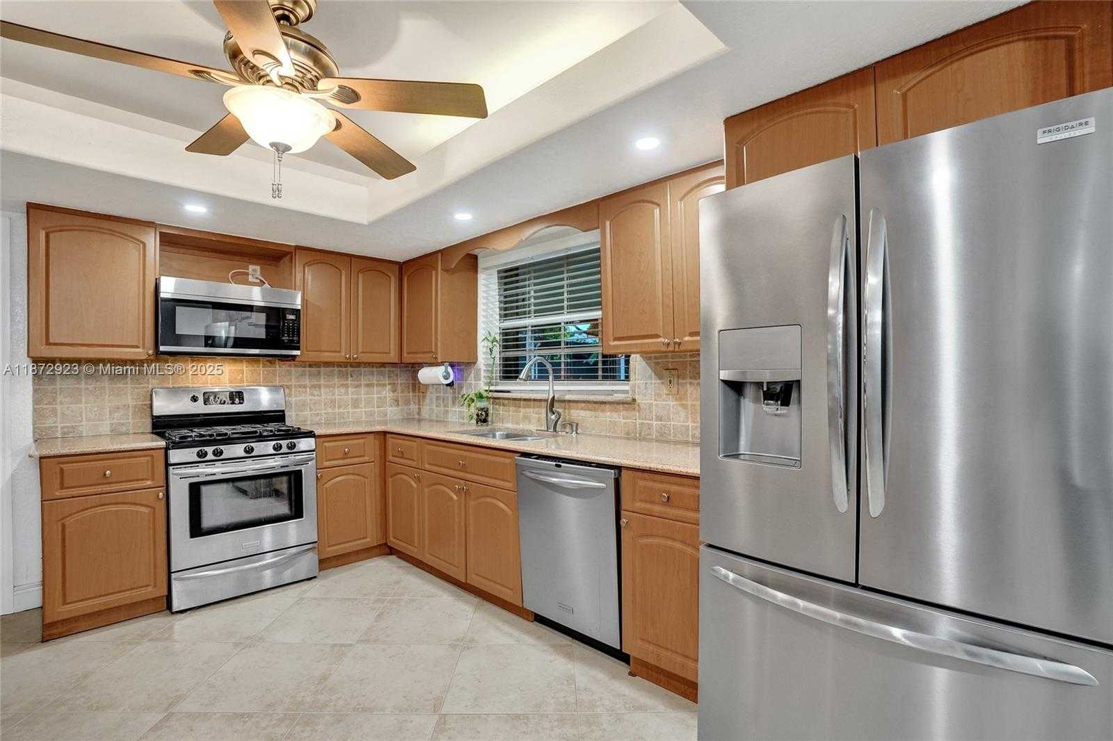 Small Image of 7733 BILTMORE BLVD, Miramar Number 10