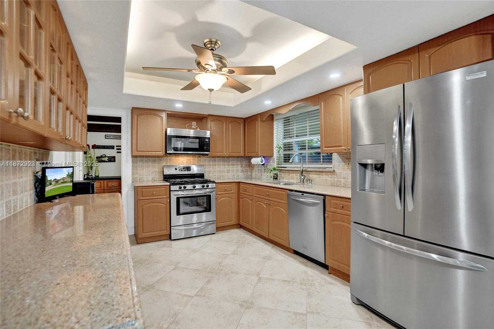 Small Image of 7733 BILTMORE BLVD, Miramar Number 11
