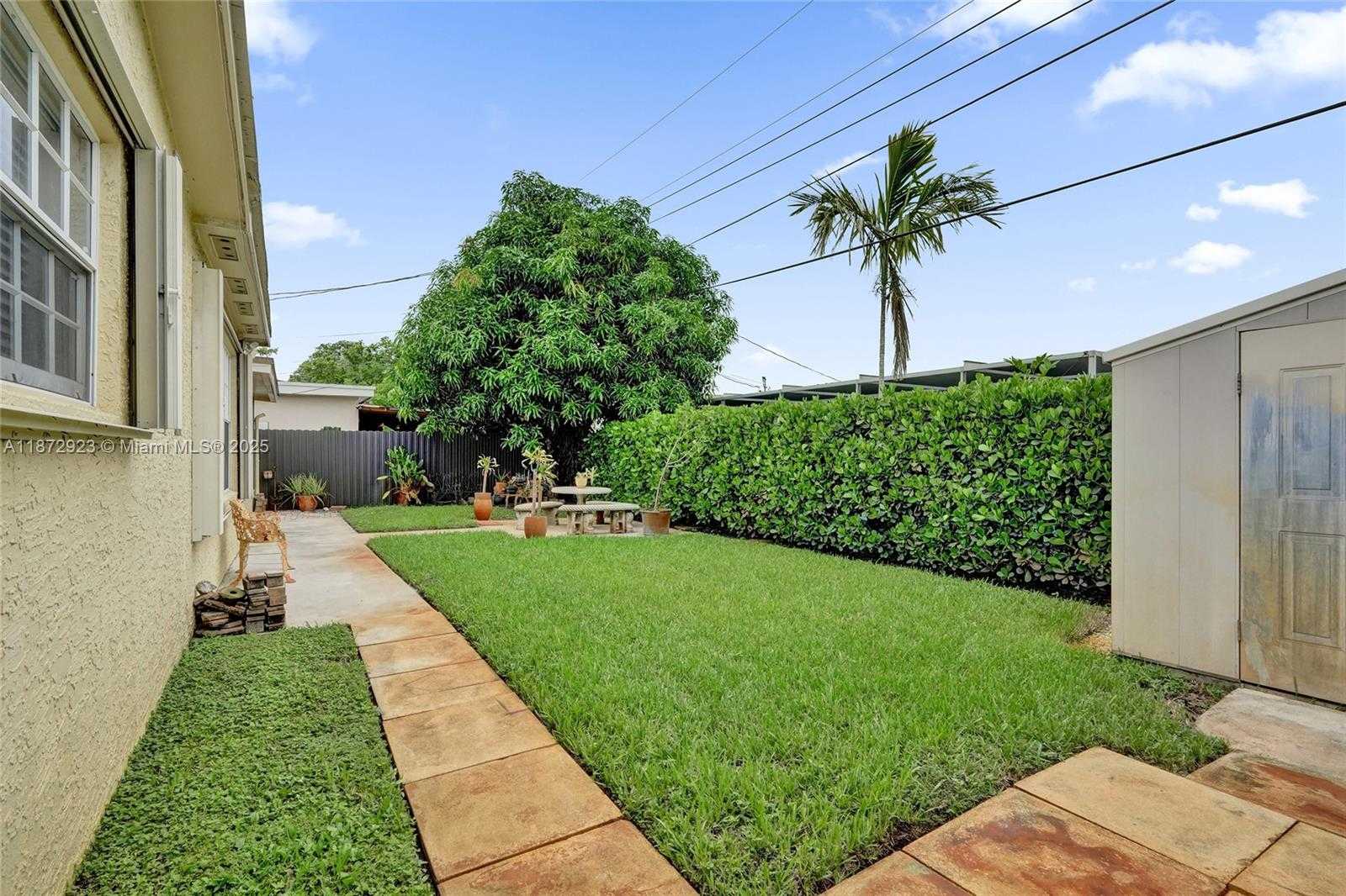 Small Image of 7733 BILTMORE BLVD, Miramar Number 2