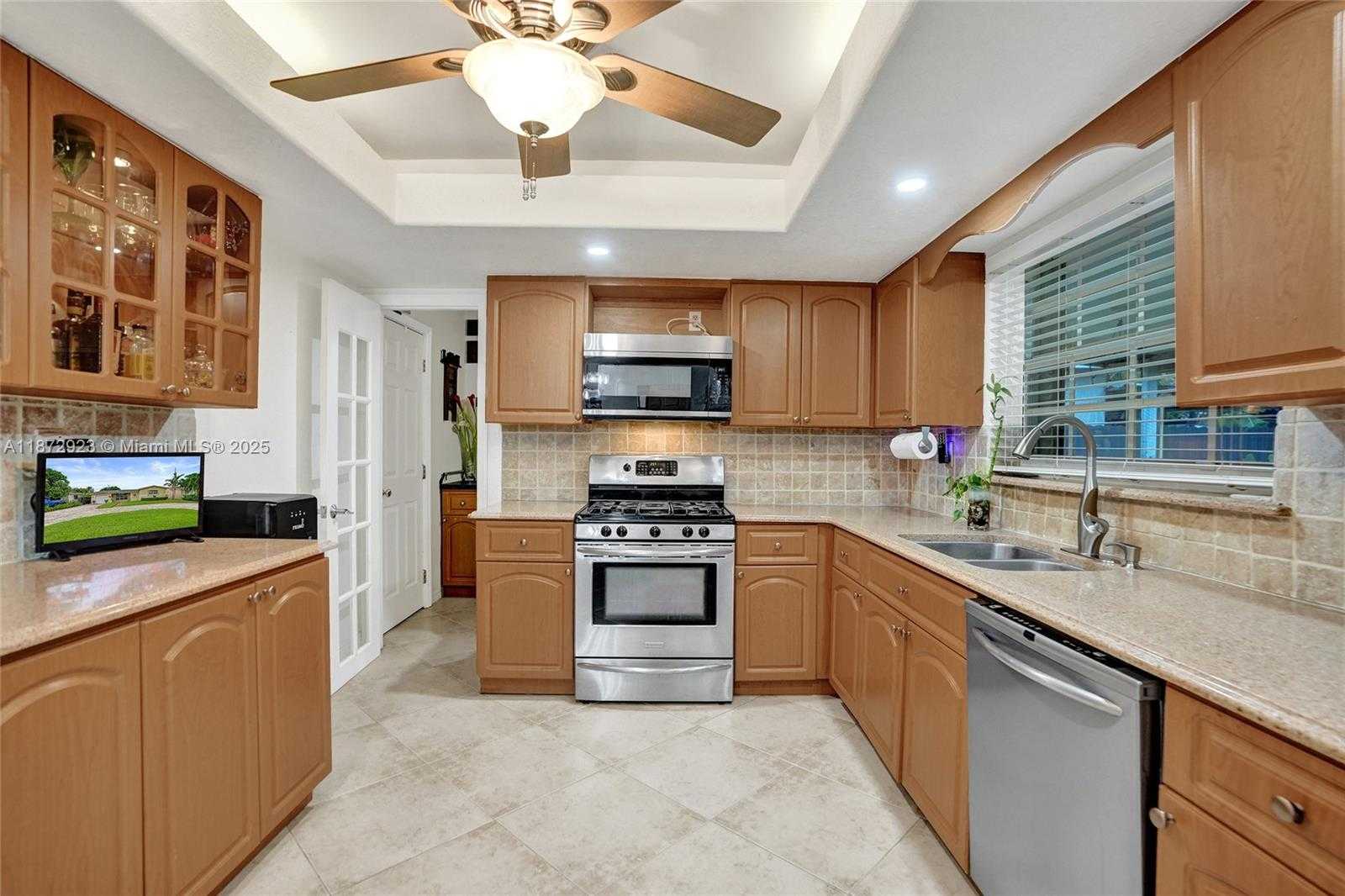 Small Image of 7733 BILTMORE BLVD, Miramar Number 3