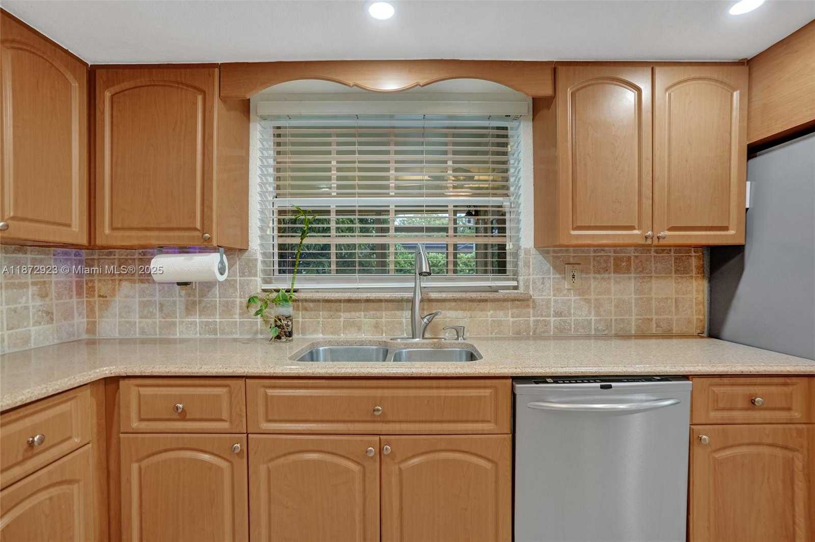Small Image of 7733 BILTMORE BLVD, Miramar Number 8