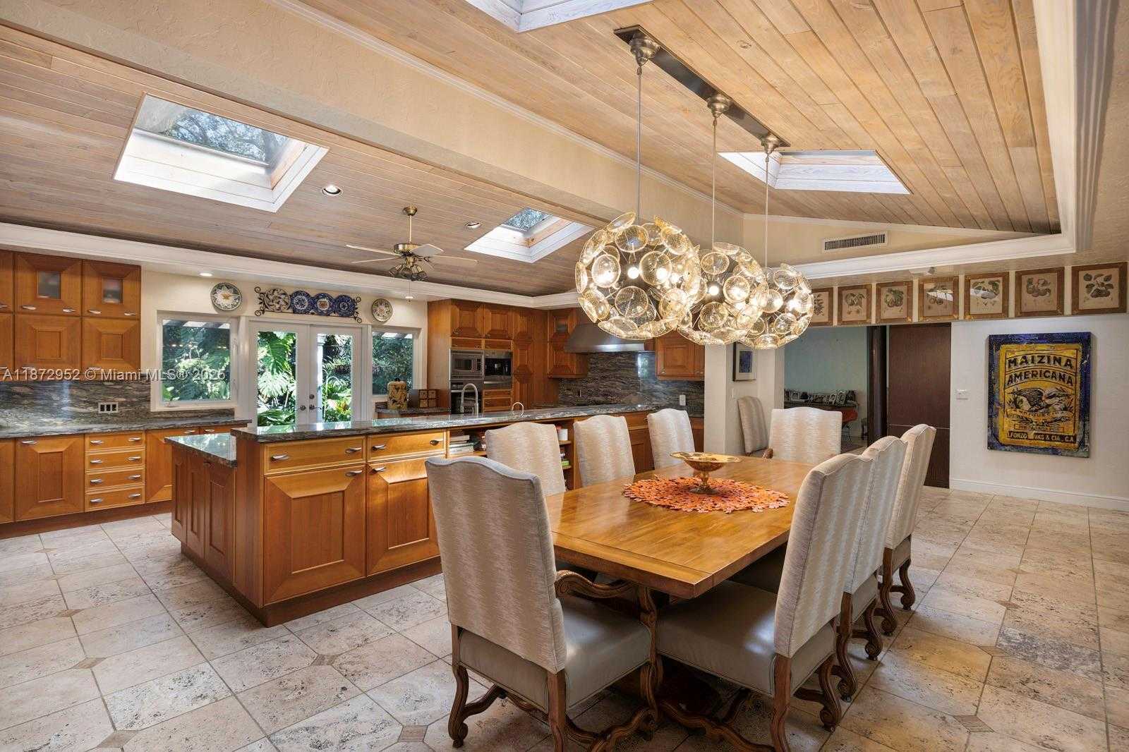Small Image of 10100 LAKESIDE DR, Coral Gables Number 11