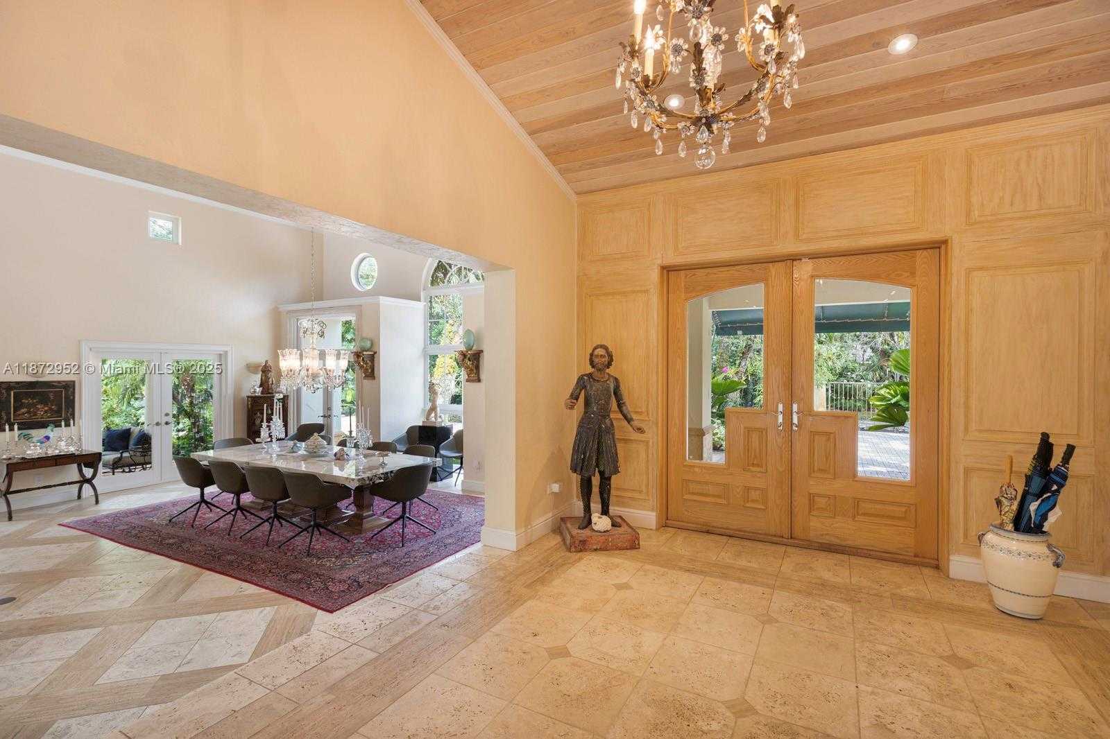 Small Image of 10100 LAKESIDE DR, Coral Gables Number 2