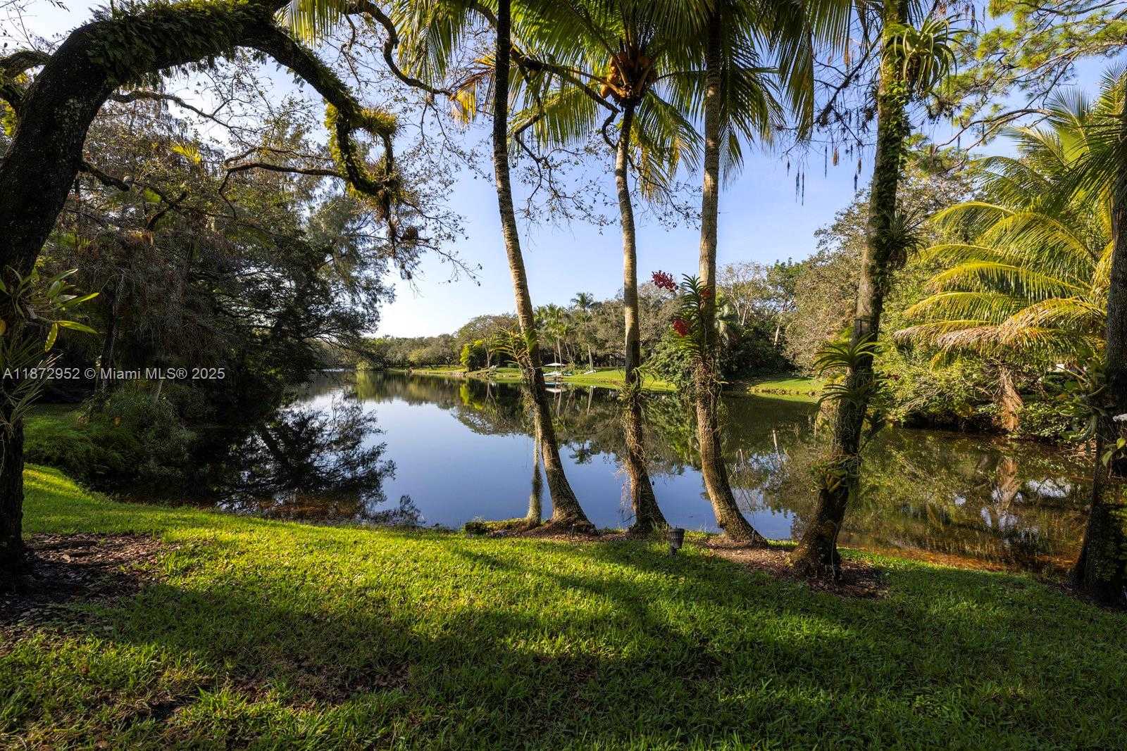 Small Image of 10100 LAKESIDE DR, Coral Gables Number 20