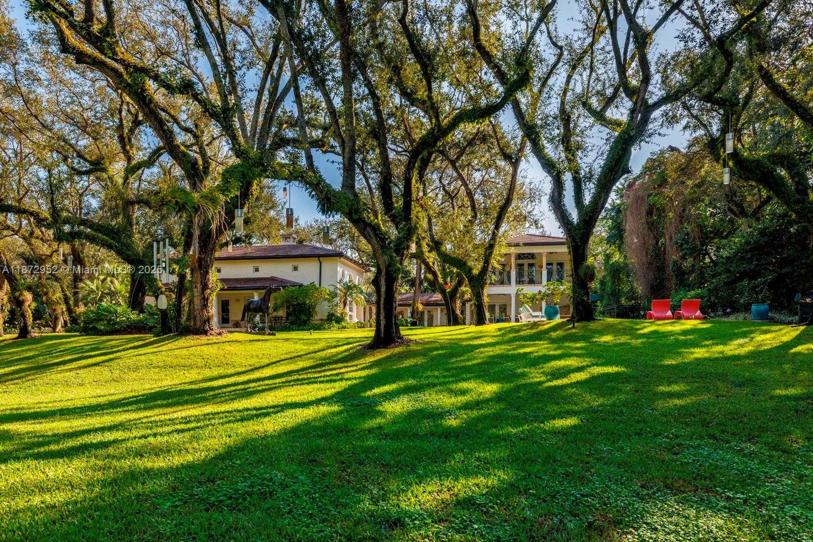 Small Image of 10100 LAKESIDE DR, Coral Gables Number 21
