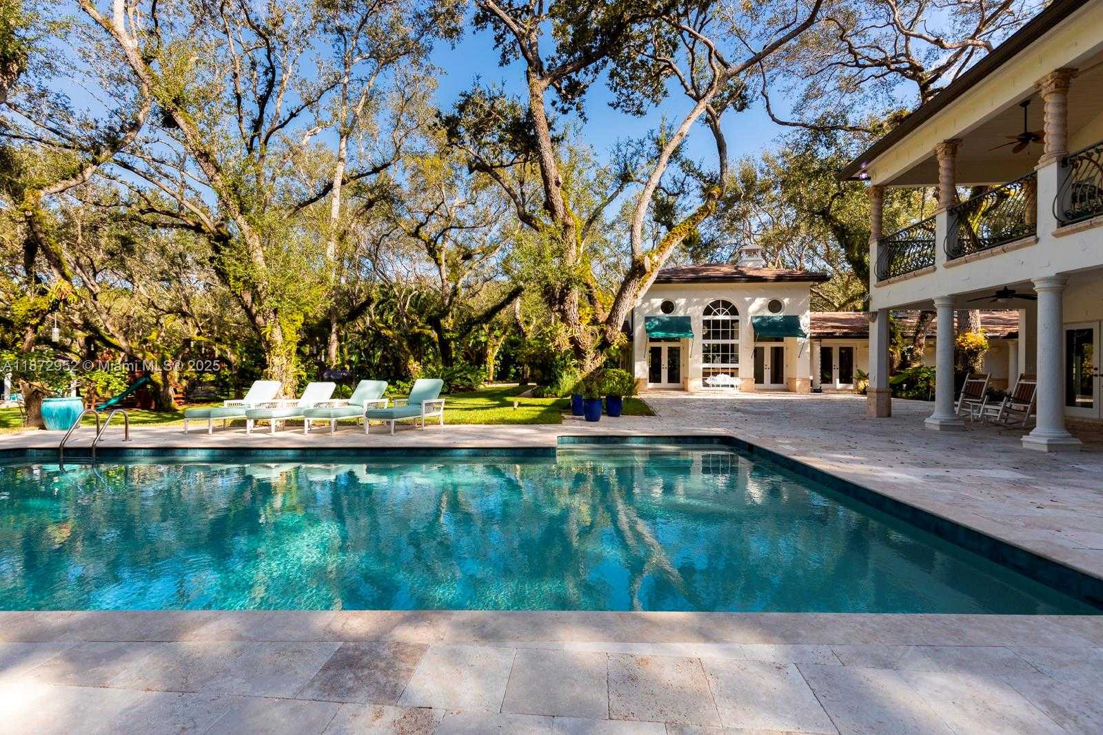 Small Image of 10100 LAKESIDE DR, Coral Gables Number 22