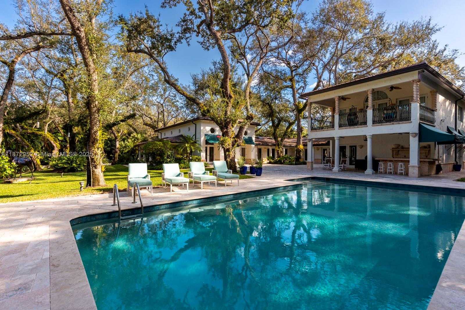 Small Image of 10100 LAKESIDE DR, Coral Gables Number 23
