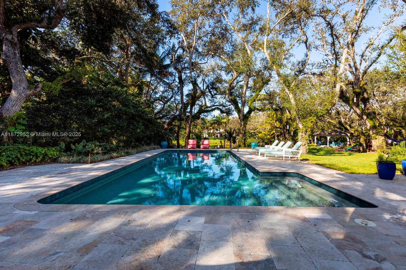 Small Image of 10100 LAKESIDE DR, Coral Gables Number 25