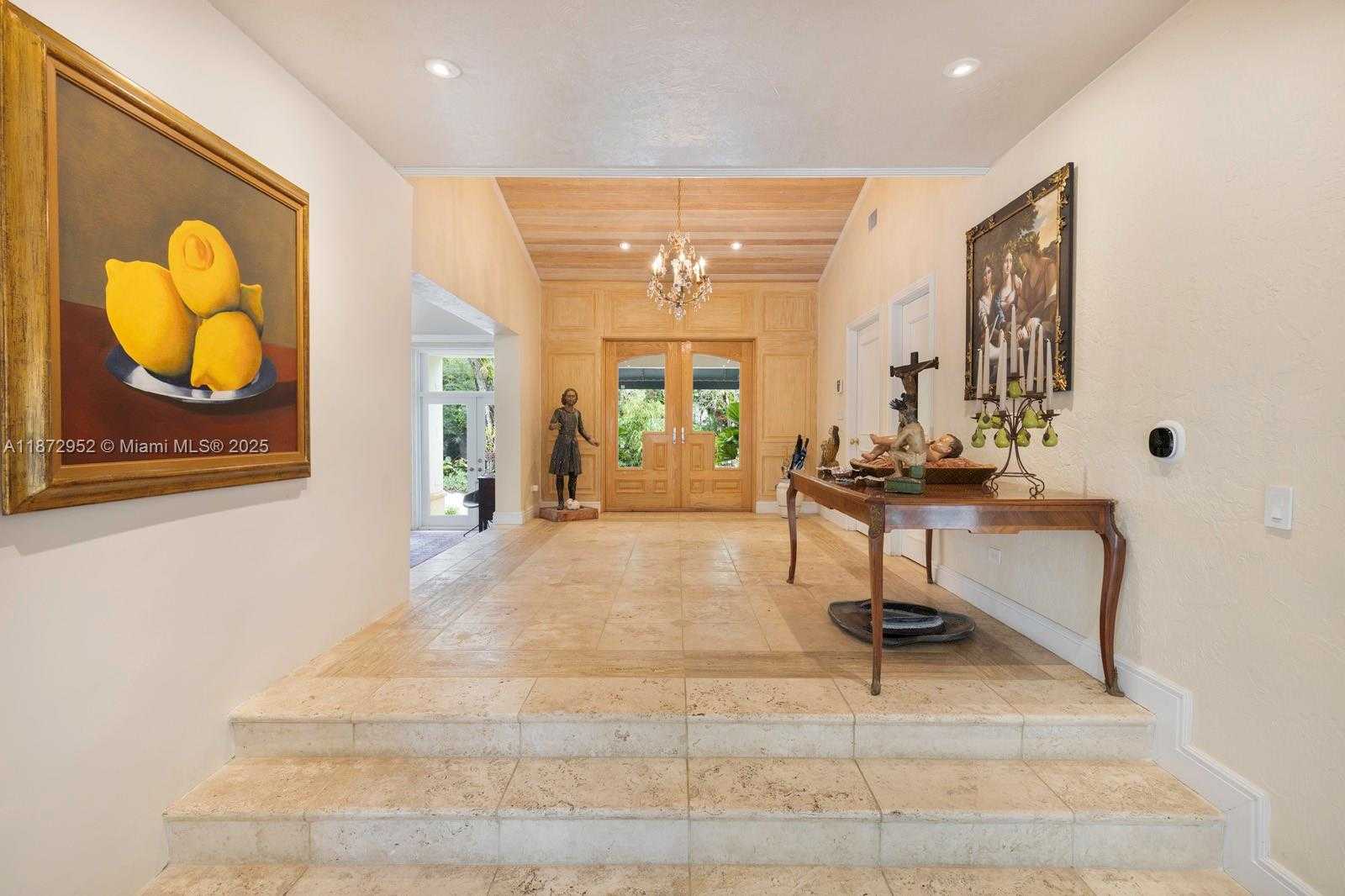 Small Image of 10100 LAKESIDE DR, Coral Gables Number 3