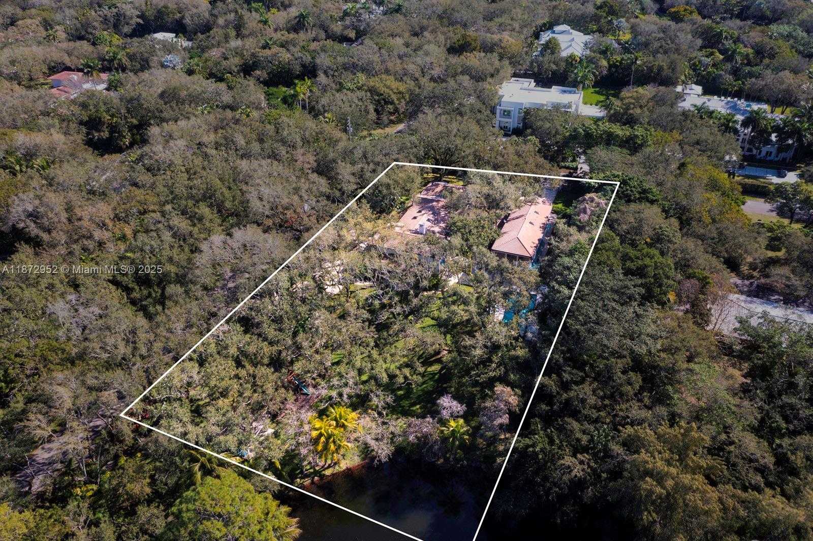 Small Image of 10100 LAKESIDE DR, Coral Gables Number 32