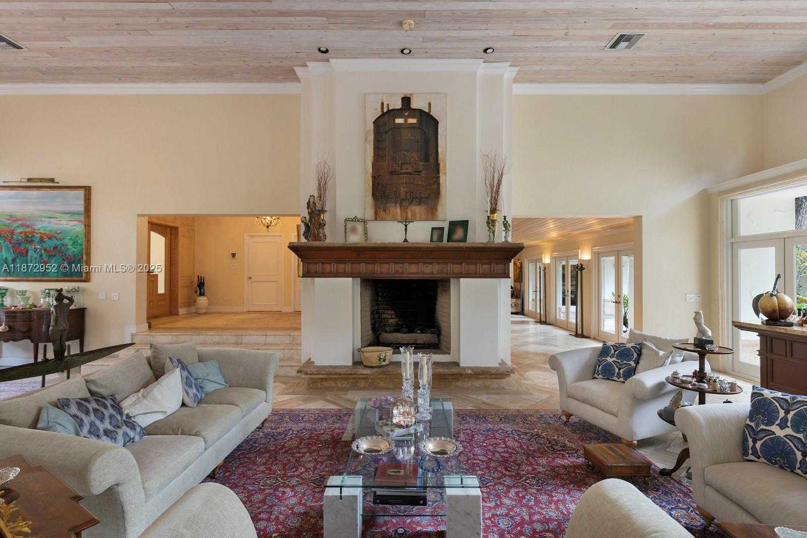 Small Image of 10100 LAKESIDE DR, Coral Gables Number 4