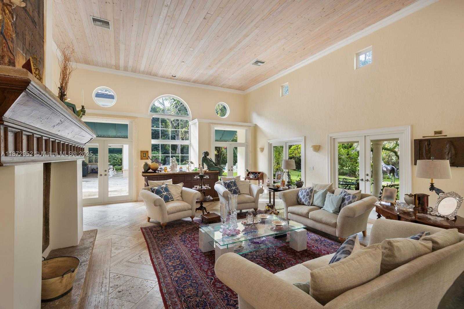 Small Image of 10100 LAKESIDE DR, Coral Gables Number 5