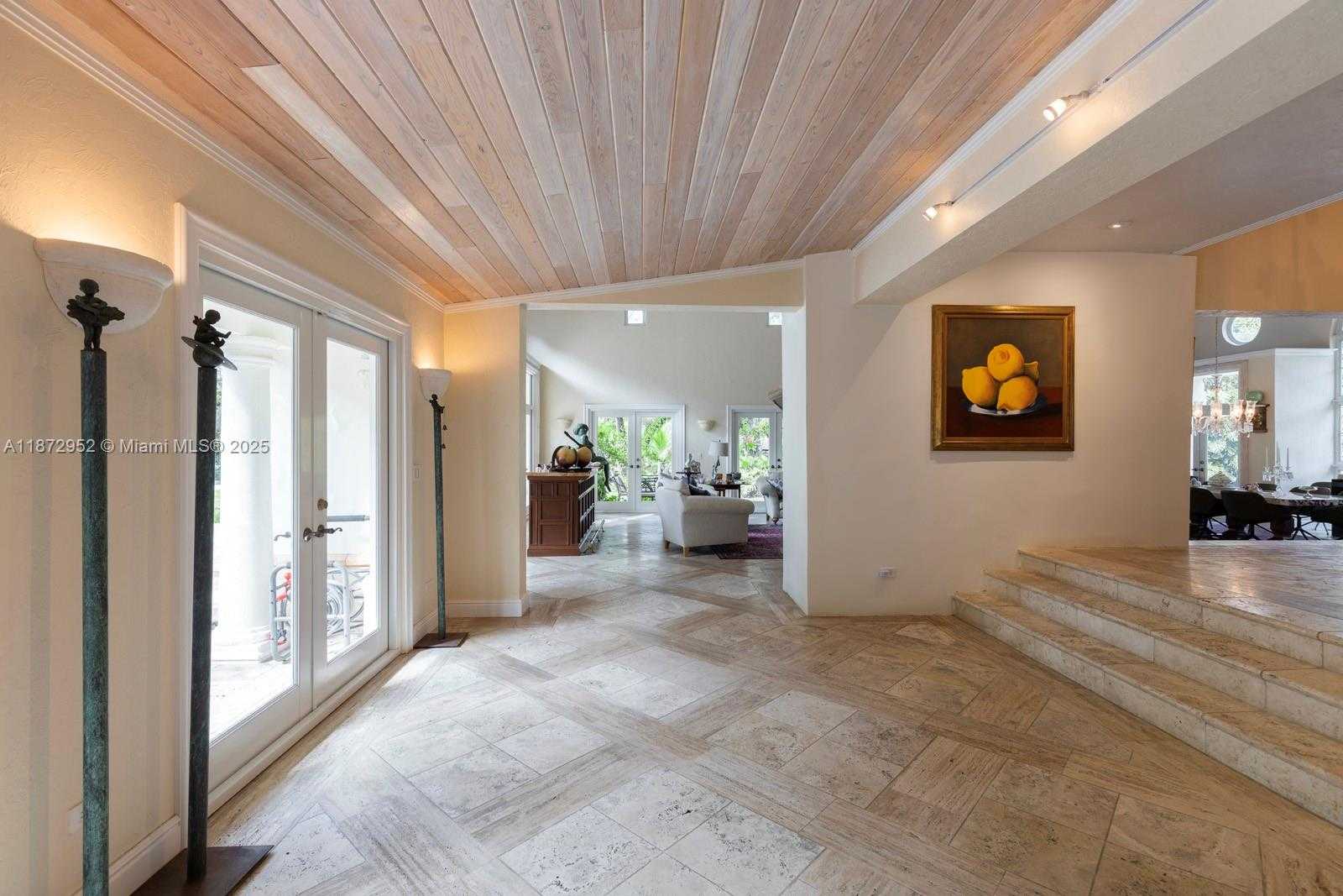 Small Image of 10100 LAKESIDE DR, Coral Gables Number 9