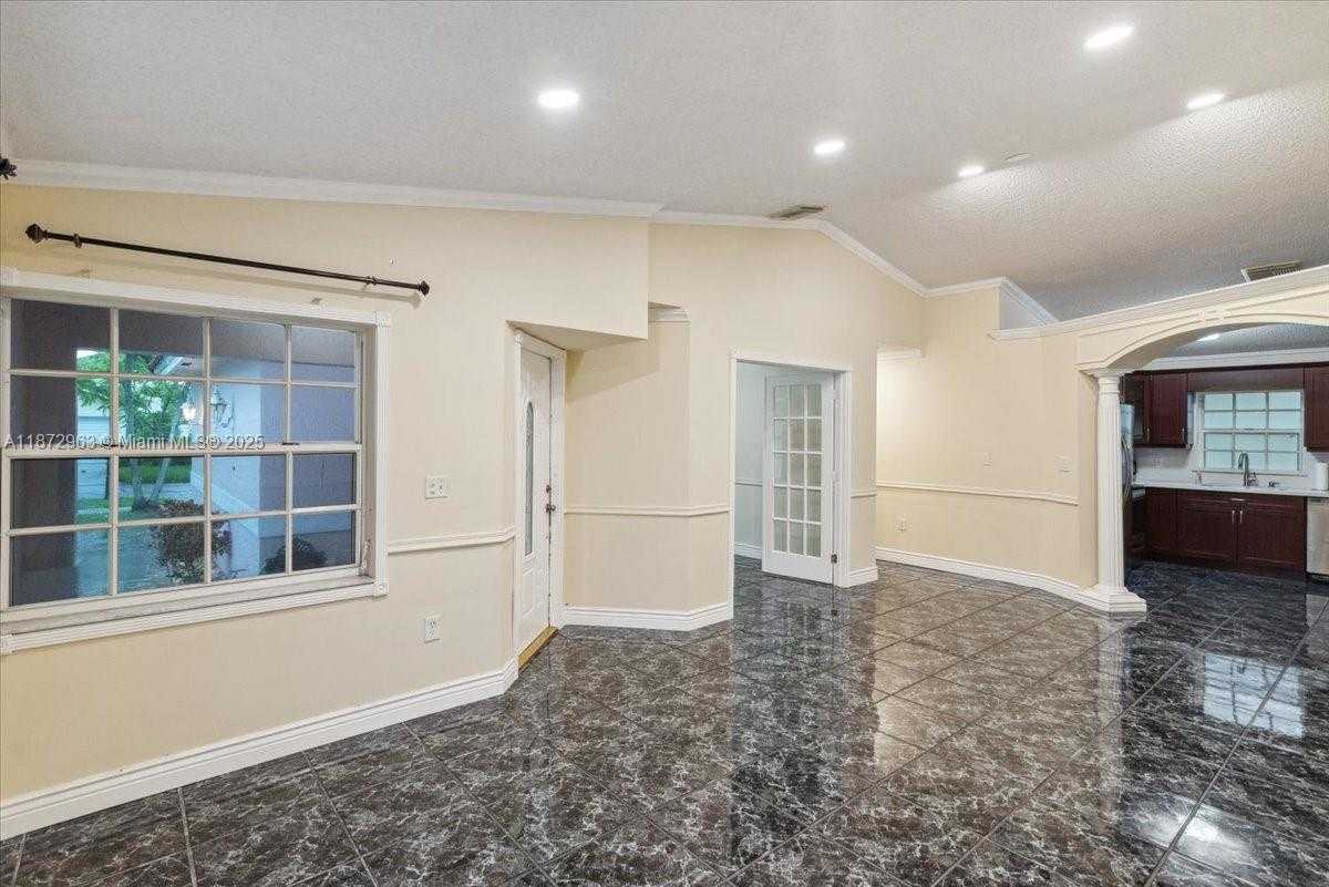 Small Image of 17610 SOUTH WEST 4TH CT, Pembroke Pines Number 8