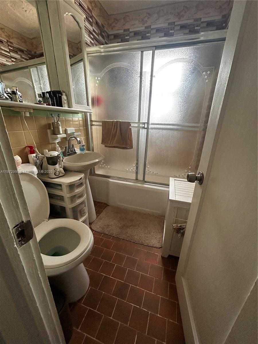 Small Image of 890 EAST 28TH ST, Hialeah Number 11