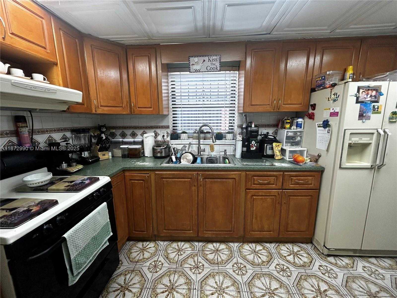 Small Image of 890 EAST 28TH ST, Hialeah Number 5