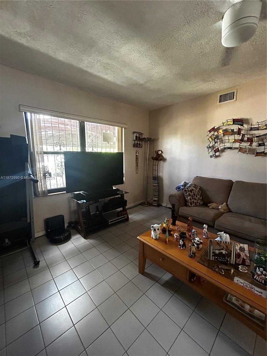 Small Image of 890 EAST 28TH ST, Hialeah Number 7