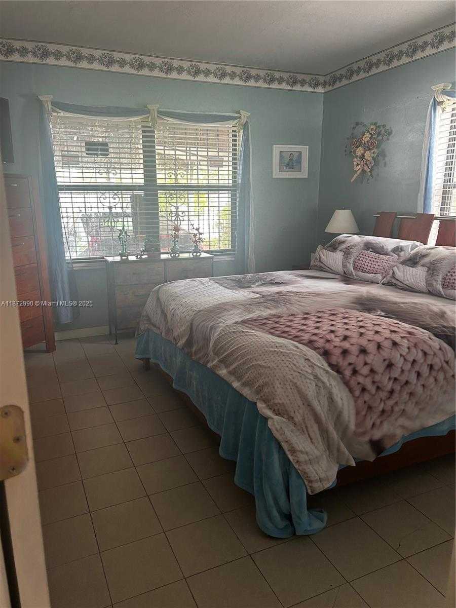 Small Image of 890 EAST 28TH ST, Hialeah Number 9
