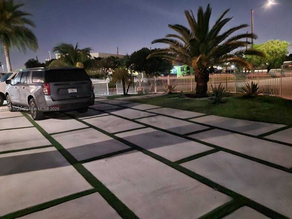 Small Image of 18120 NORTH WEST 49TH AVE, Miami Gardens Number 2