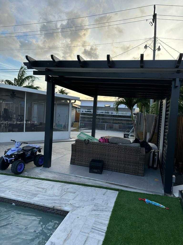 Small Image of 18120 NORTH WEST 49TH AVE, Miami Gardens Number 21